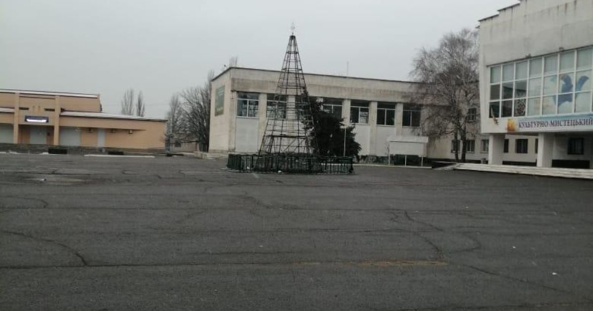 На Херсонщине гирлянда сожгла новогоднюю елку