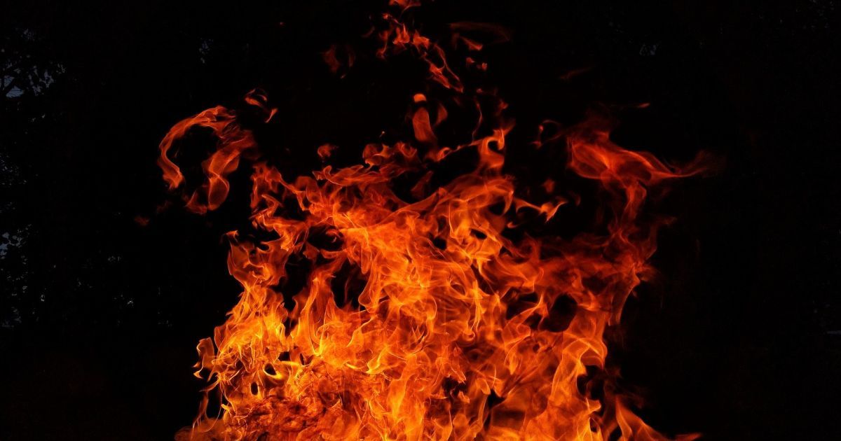 У Рівненській ОВА заявили, що окупанти ракетним ударом вщент зруйнували нафтобазу в Дубно