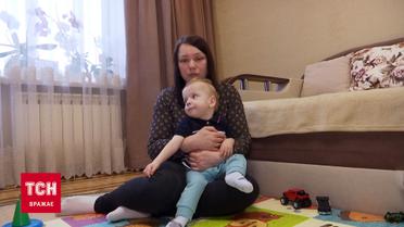 Мама двійнят зі СМА благає допомогти зібрати кошти на рятівні уколи для малюків