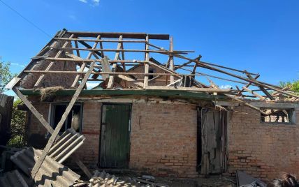 Окупанти з території Росії обстріляли село на Сумщині і розгромили будинок та подвір'я місцевих: фото
