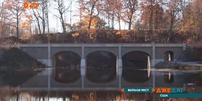Пішохідний міст зник безвісти у США