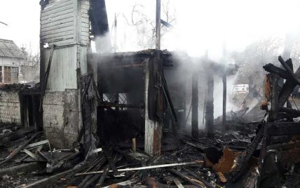 В Киеве во время пожара в частном доме погибли четверо детей