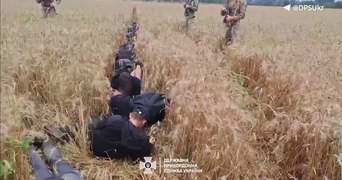 Десять "жнецов" пытались нелегально пересечь границу с Венгрией