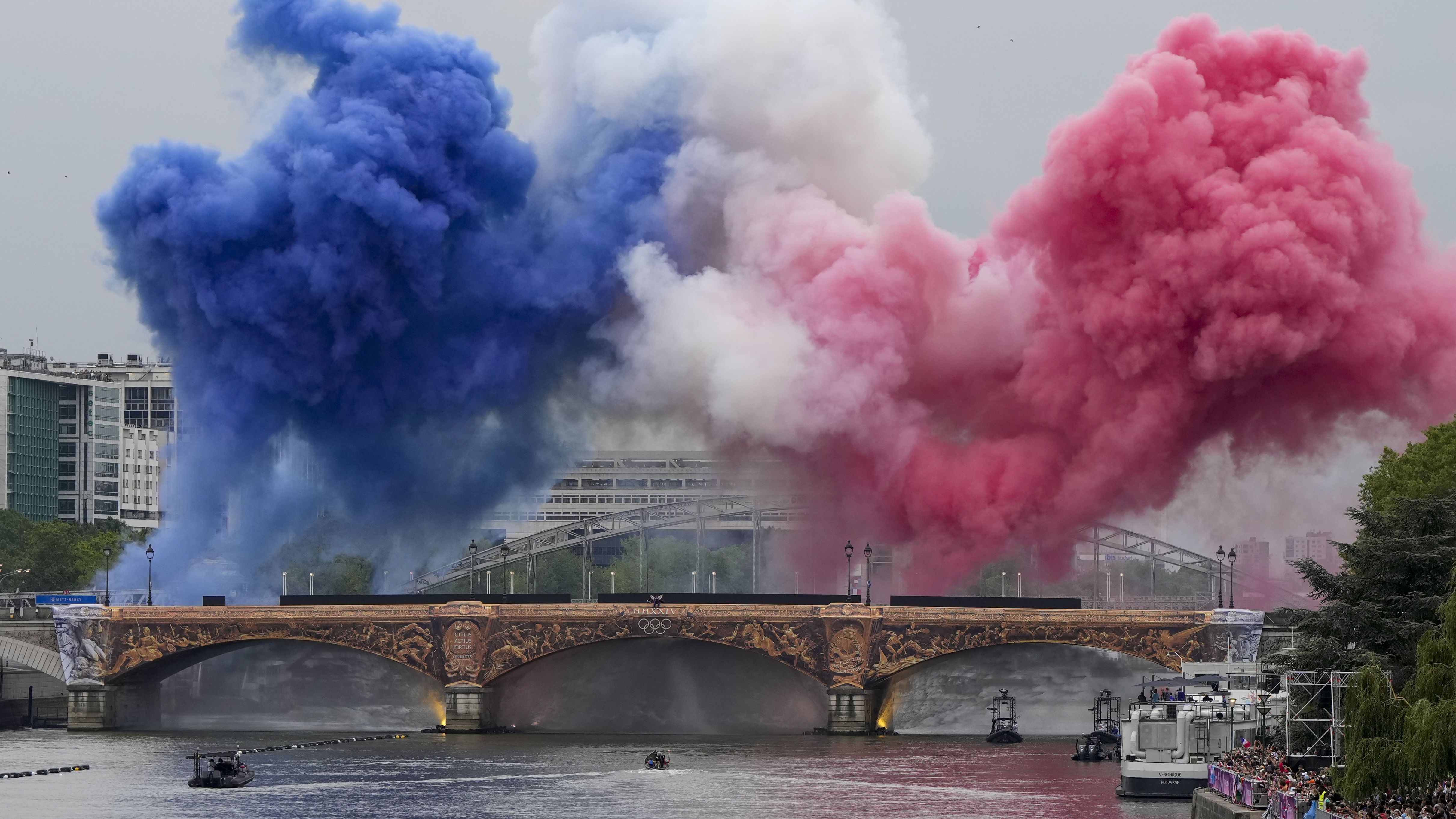 Церемонія відкриття Олімпіади-2024 / © Associated Press