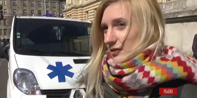 Французские студенты передали на Восток Украины две машины скорой