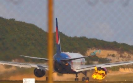 В Таиланде во время взлета загорелся российский самолет: на борту было более 300 пассажиров (видео)