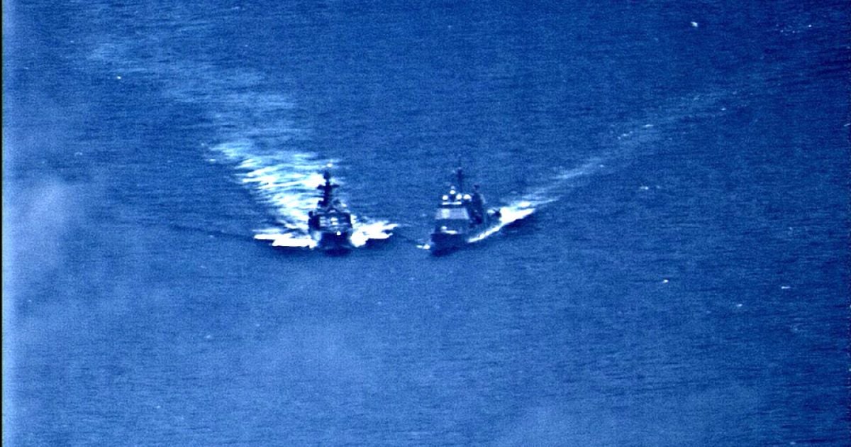 В Филиппинском море едва не столкнулись военные корабли России и США. Стороны обвиняют друг друга
