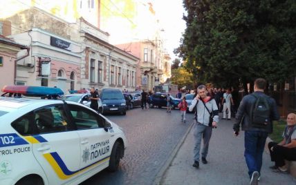 В Черновцах полицейское авто попало в ДТП с четырьмя машинами