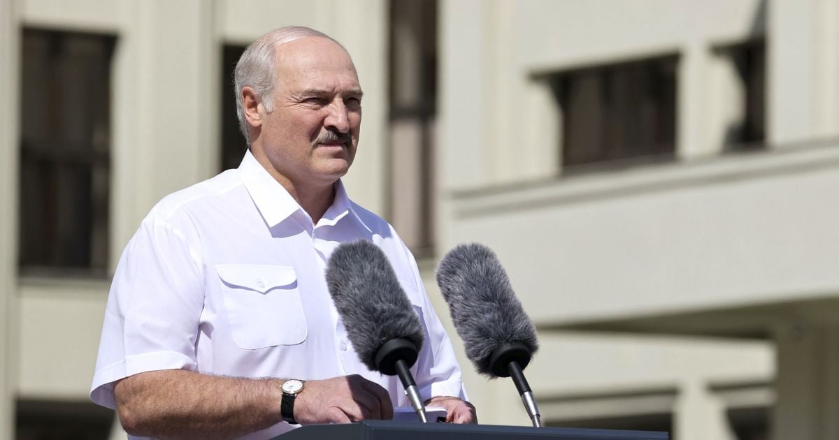 "Загубите мене, і це буде початком вашого кінця": Лукашенко з трибуни заявив, що не віддасть Білорусь