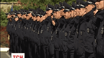 800 столичных патрульных получили первые офицерские погоны