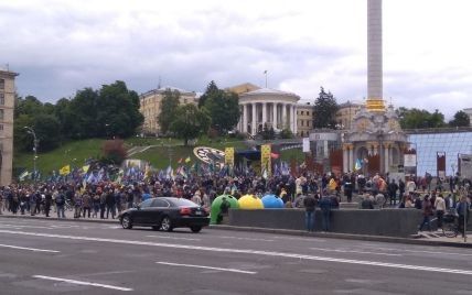 У Києві на Майдані вимагають від Зеленського "зупинити капітуляцію на Донбасі"