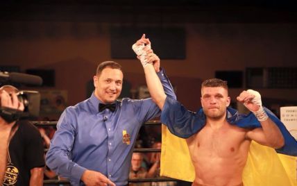 Украинский боксер Деревянченко одержал шестую победу нокаутом на профи-ринге