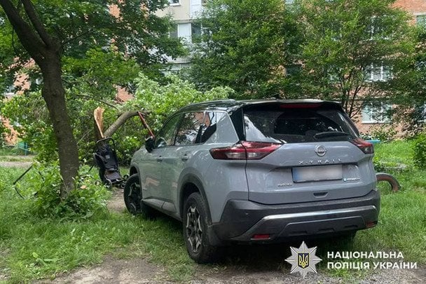 Збила двох жінок з дитиною: моторошна ДТП сталася в Хмельниц