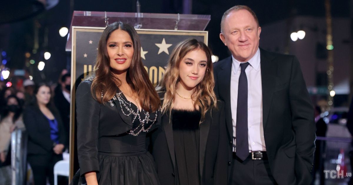 Сальма Гаєк з чоловіком і дочкою