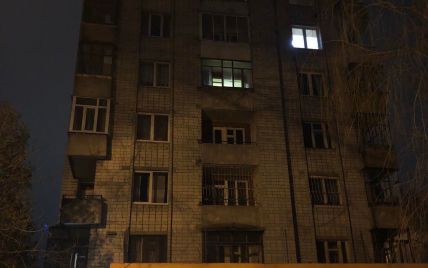 Во Львове 20-летний парень упал с 4 этажа на крышу магазина: фото