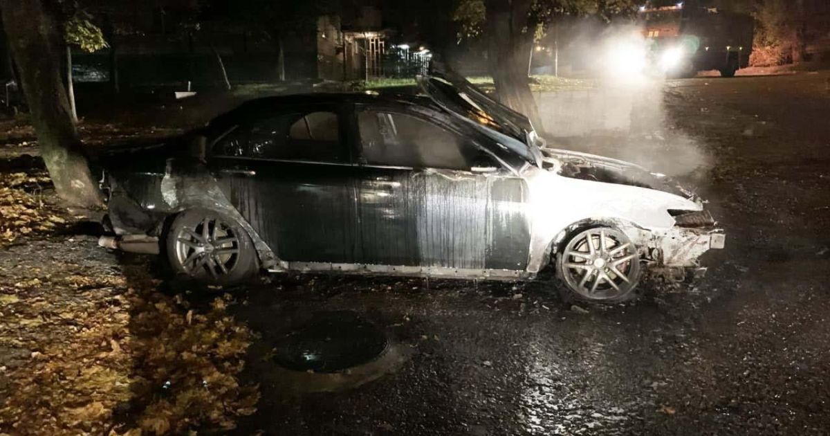 Під Дніпром затримали чоловіка, який палив чужі автівки за гроші