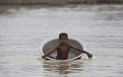 Рятувалися від повені: в Індії перекинувся човен, є загиблі