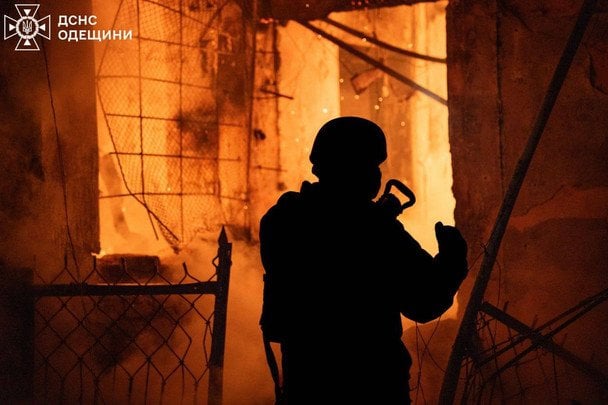 Масована нічна атака дронів по Україні: Зеленський відреагував