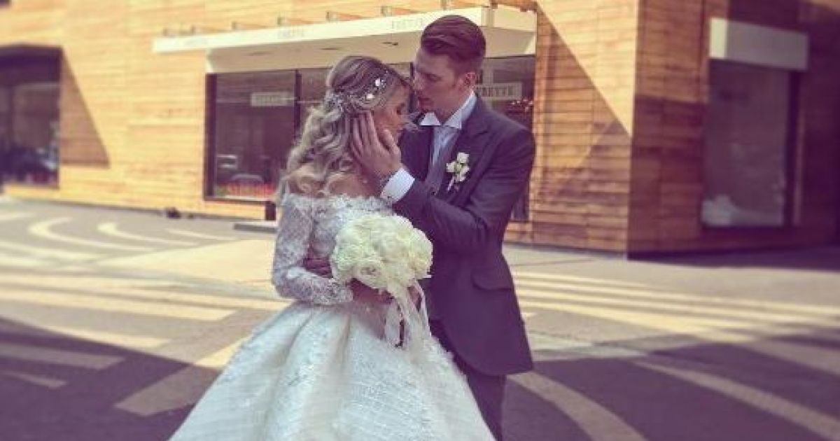 Онук Пугачової одружився із 20-річною красунею