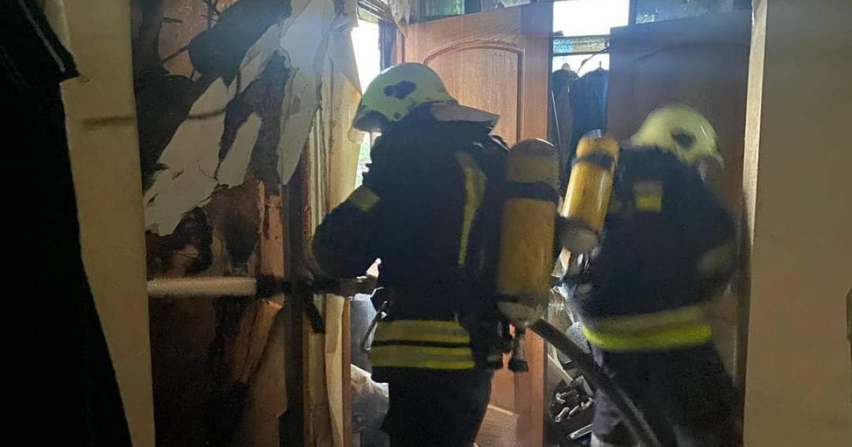 Триває гасіння пожежі у Києві