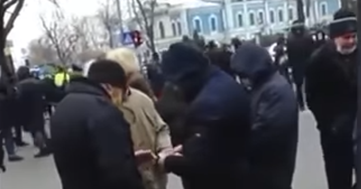 В Киеве готовили митинг "Против войны" с провокациями и знаменитыми визитками Яроша: видео