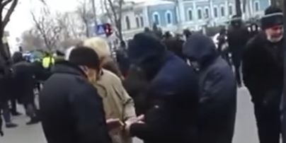 В Киеве готовили митинг "Против войны" с провокациями и знаменитыми визитками Яроша: видео