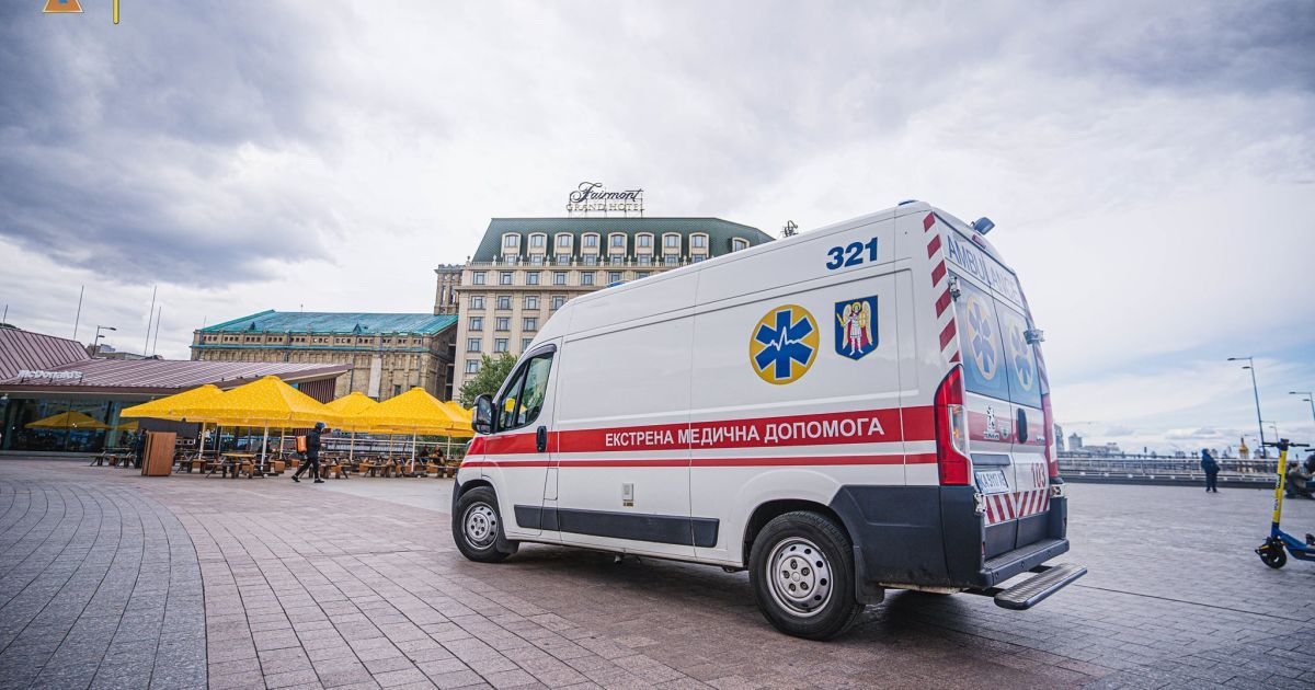 У Києві на будівництві чоловік впав з висоти 4 метрів у підвал