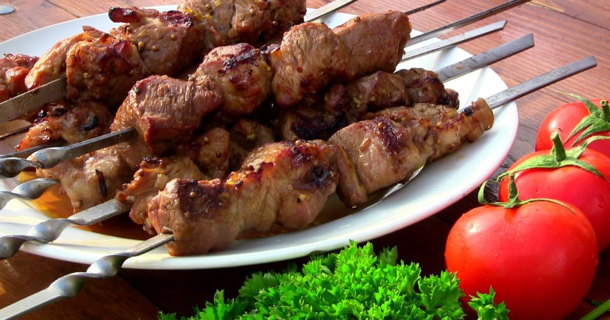 Шашлычный уикенд. Киевляне проигнорировали запрет жарить мясо в неположенных местах