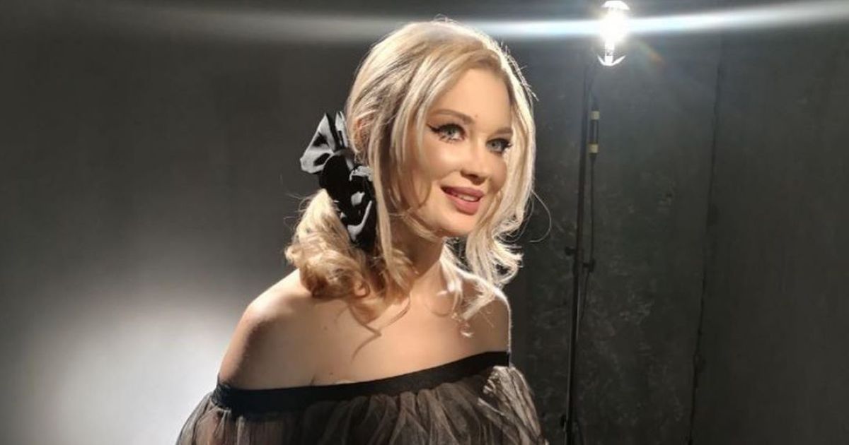 Лідія Таран із келихом в руках показала, як святкує 43-річчя в новій оселі