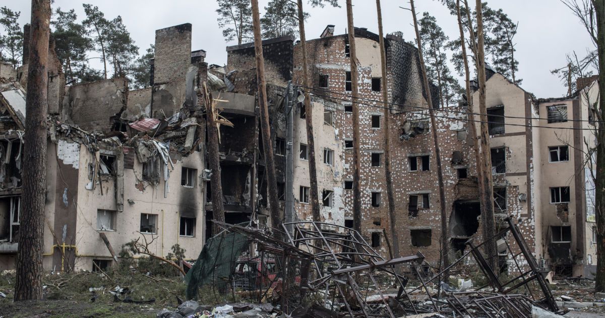 Дипломатам із чотирьох країн показали злочини росіян в Ірпені та Гостомелі