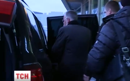 Одиозный Табачник по прилете в Украину прежде всего нахамил журналистам