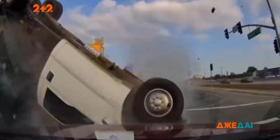 У США водій вантажівки влетів у позашляховик