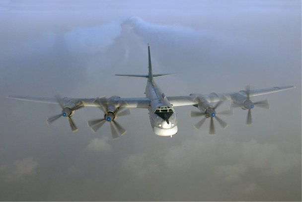 В воздухе 2 Ту-95МС - мониторинговые каналы.