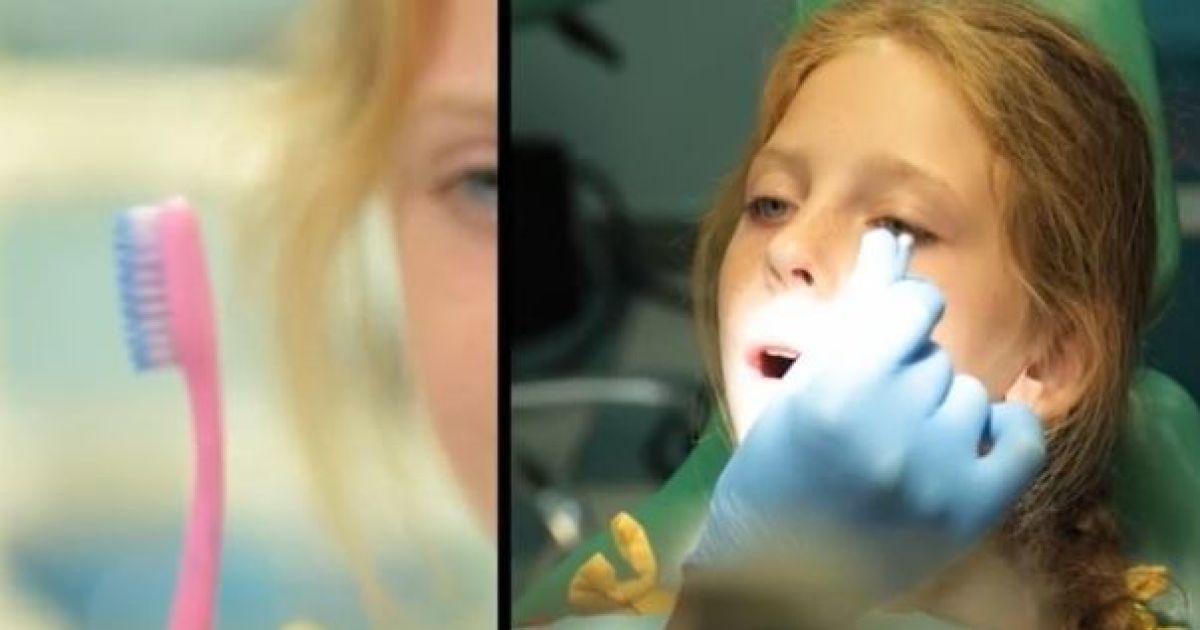 Стоматологи советуют выбирать щетку средней жесткости