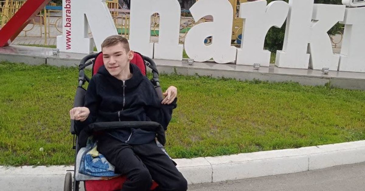 Допоможіть Михайлику навчитися ходити