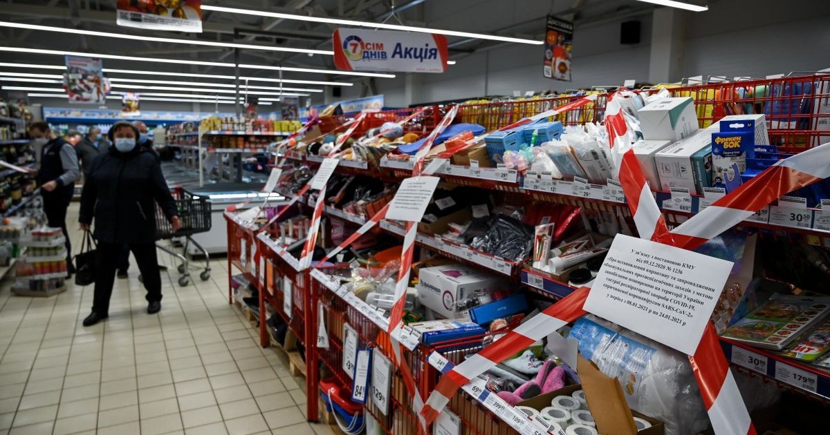 У МОЗ пояснили, чому під час локдауну дозволено торгувати алкоголем