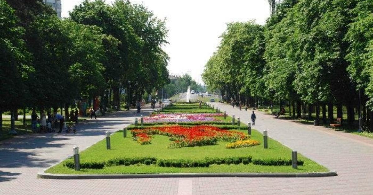 В Киеве мужчина подделал документы и завладел зданием в парке "Победа"