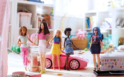 Эволюция Барби. Куклы получили новые фигуры и разные цвета кожи