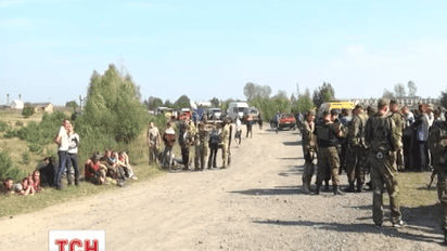 Любители нелегальной добычи янтаря устроили протест на Волыни