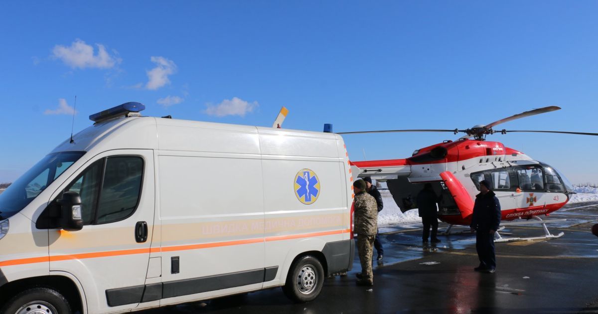 доправлення хворого гелікоптером із Харкова до Києва_6 / © ДСНС