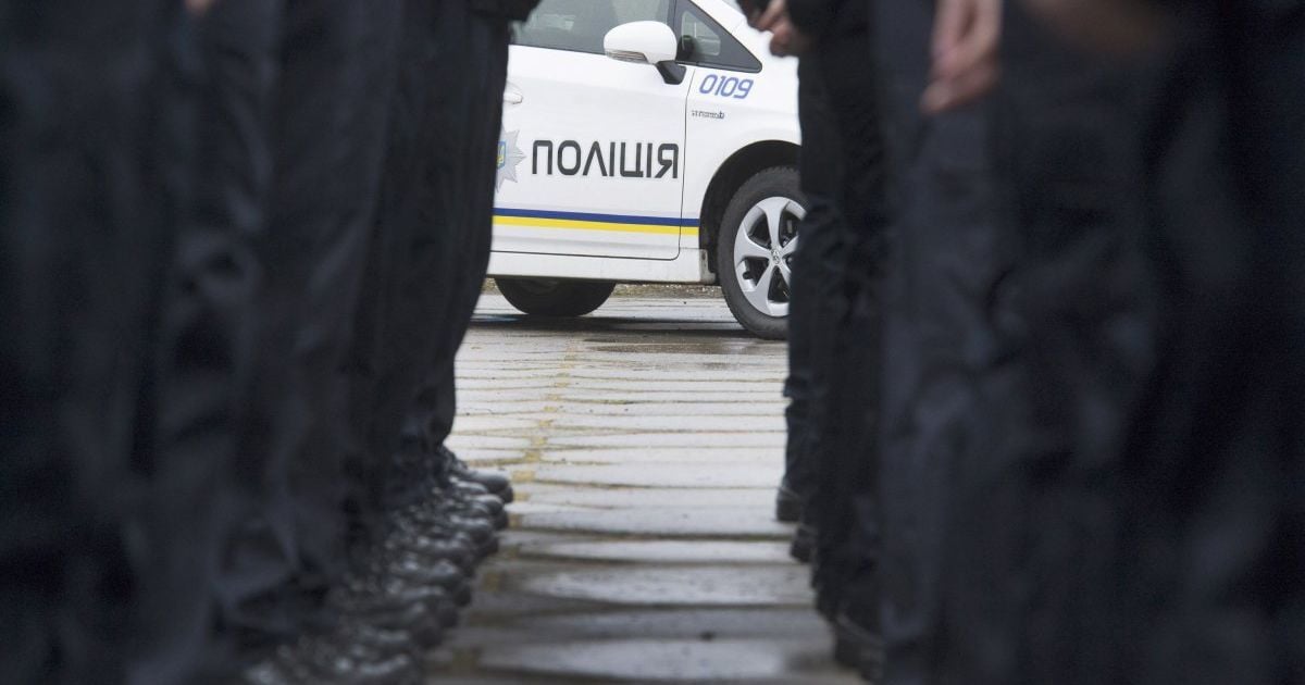 За крадіжку 17 тисяч доларів поліцейського посадили під домашній арешт