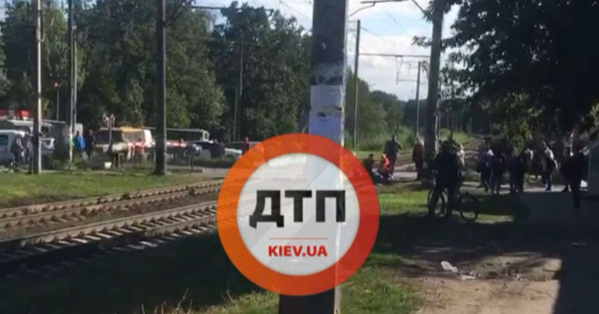 Під Києвом потяг переїхав підлітка на смерть: відео