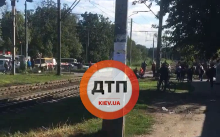 Под Киевом поезд переехал подростка насмерть: видео