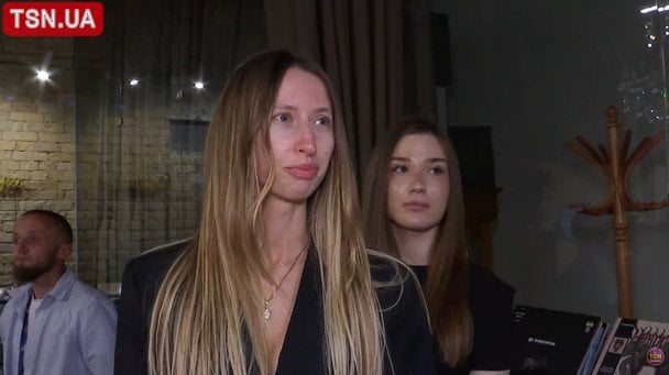 Ліворуч — обраниця Олександра Пономарьова, праворуч — дівчина його сина / © Скриншот з проєкту "Наодинці з Гламуром"