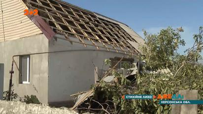 Смерч сорвал крыши как минимум с 300 домов в Великой Александровке, что в Херсонской области