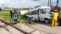 На Буковині мікроавтобус потрапив під товарний потяг: двоє людей загинуло