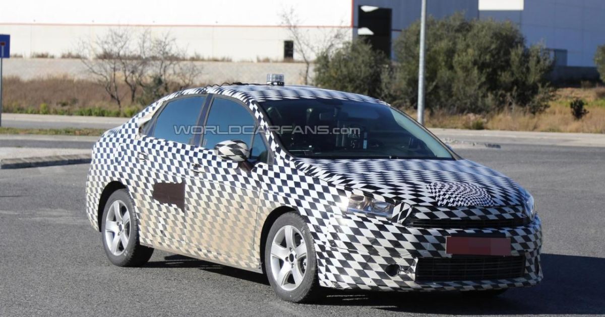 Citroen вывел на тесты новый седан