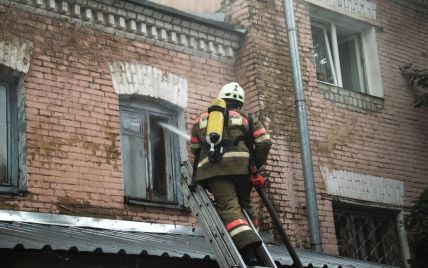 Во Львове произошел пожар в многоэтажке: спасатели эвакуировали жильцов