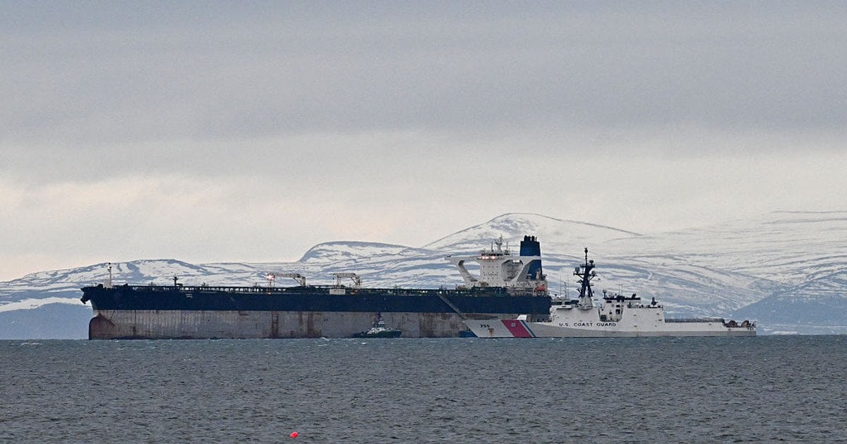 Нефтяной танкер Bella-1