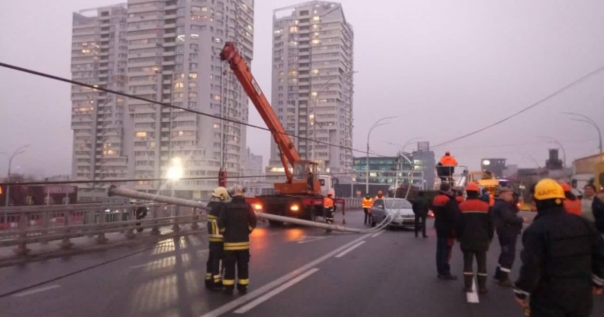 Кличко про падіння стовпів на Шулявському мосту: підрядник давав гарантію на 50 років